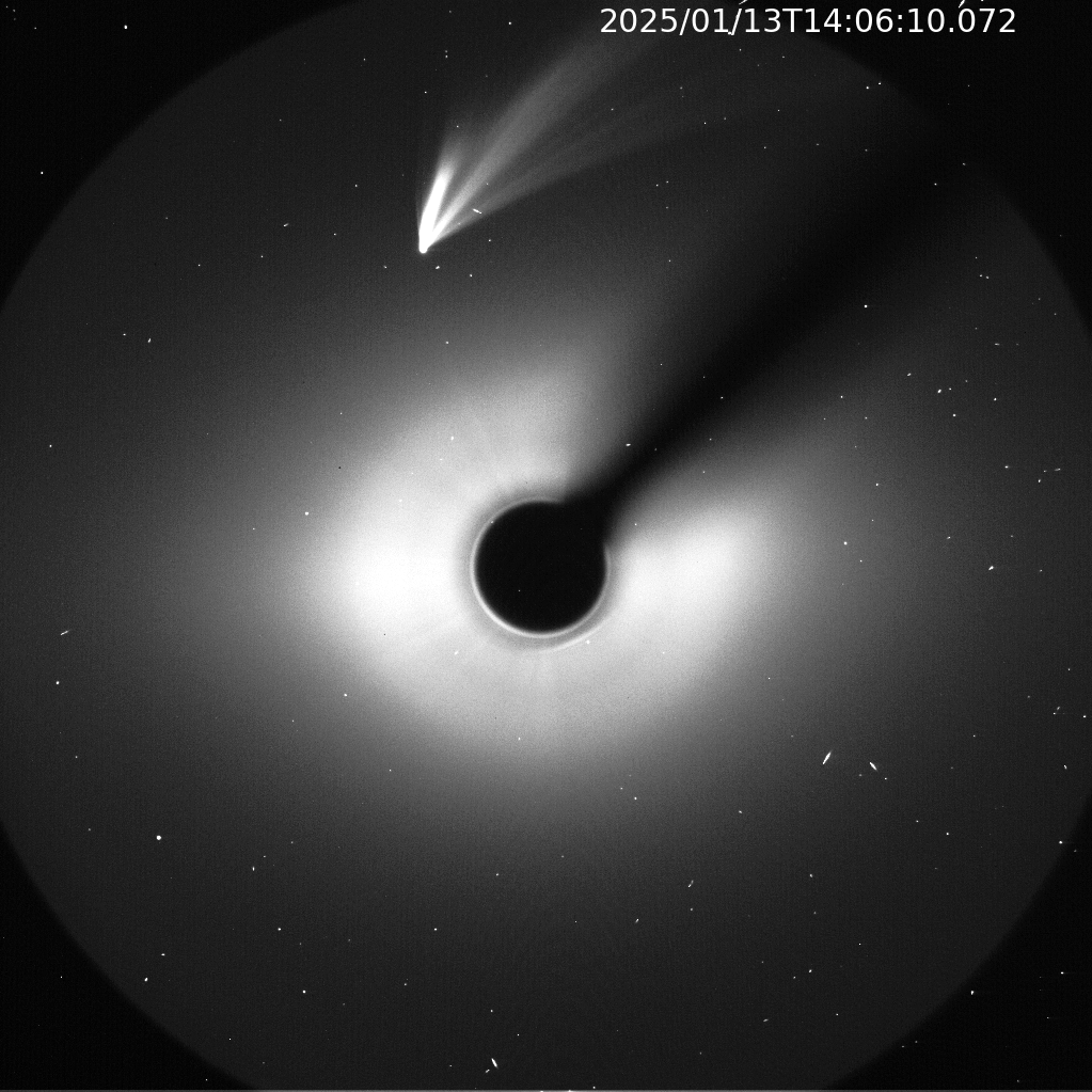 As comet ATLAS made a close pass of the Sun in mid-January, it was spotted by SOHO, a joint @ESA - NASA mission.
 
Click to see the comet soaring within 8 million miles (12.9 million km) of our star: go.nasa.gov/4h4r5gU