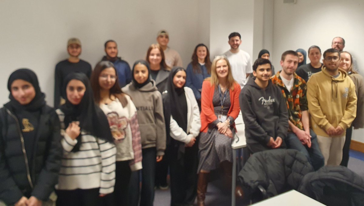 ajcorrigan's tweet photo. This week, Year 2 #StrathEdTESOL students are preparing to go out to Glasgow schools on placement to support migrant children. Thanks to @Kathdaisy and her Modern Studies students for coming along today to help us. 🌟🌟🌟 https://t.co/vW52OrK2SI