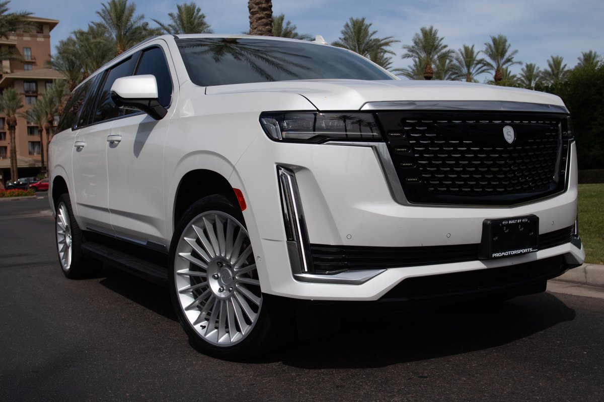 STRUT__LIFE's tweet image. Command the road with elegance. 🤍✨

Where luxury meets bold design—this is how you make an entrance.

#STRUTStyle #CadillacEscalade #LuxuryOnWheels #ElevatedElegance #DriveTheDifference
