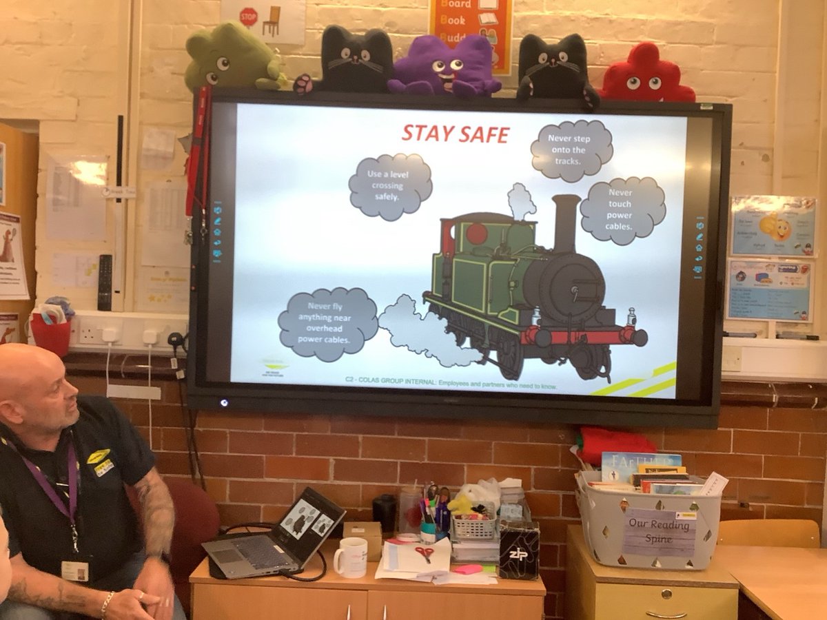 stchadshanmer's tweet photo. Mr Stamper from Colas Rail visited Dosbarth 4 to educate them on railway safety. The children were incredibly engaged, and Mr. Stamper was very impressed by the children's active participation and the many insightful questions they asked. Thank you @ColasRailUK #Freetobesafe https://t.co/njdp951pwe