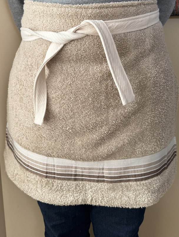 writer_gail's tweet photo. #Etsy #Etsyshop #Handmade #WaistApron #Terryclothapron #Halfapron #KitchenApron Ready-to-Ship BEIGE TERRYCLOTH REVERSIBLE Apron with Horizontal Stripes https://t.co/F7VS30Rgcw via @Etsy. NEW OFFERING! https://t.co/zMkGTcjnAS