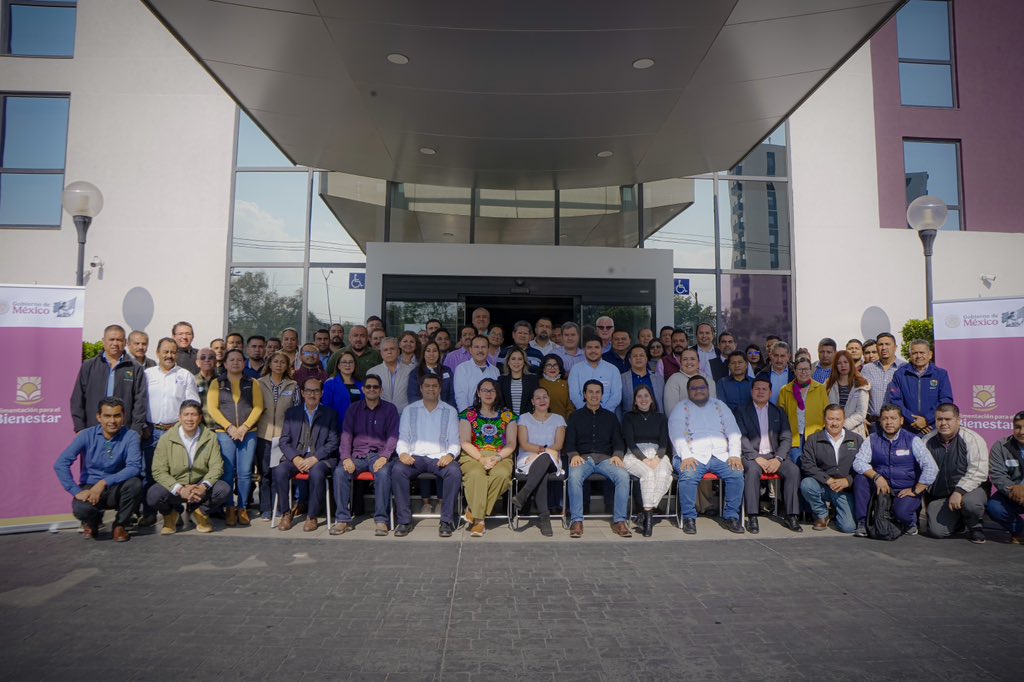 Mary_Luisa_AG's tweet photo. Concluimos con dos días de intensa y fructífera capacitación con las y los compañeros responsables de las Unidades Operativas de todo el país sobre los principios y nuevos programas de #AlimentaciónParaElBienestar. 🤝🏽🇲🇽

Desde el Segundo Piso de la Cuarta Transformación nos mantendremos trabajando en equipo para avanzar hacia la meta de lograr la soberanía alimentaria, en beneficio de todas y todos los mexicanos. 💚