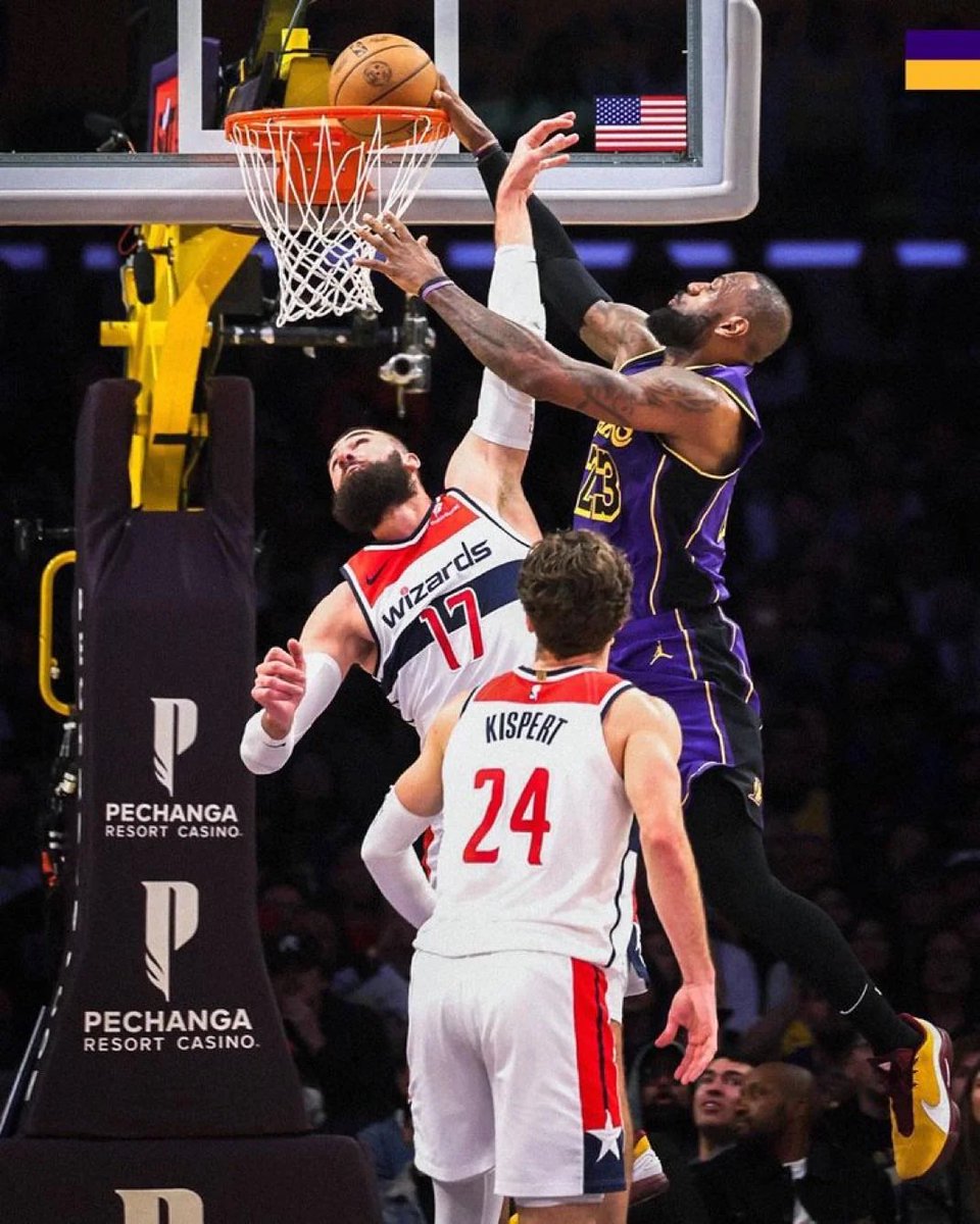 This photo of LeBron’s poster dunk vs. Wizards 🔥

A 40-year-old should not be doing this… 🤯