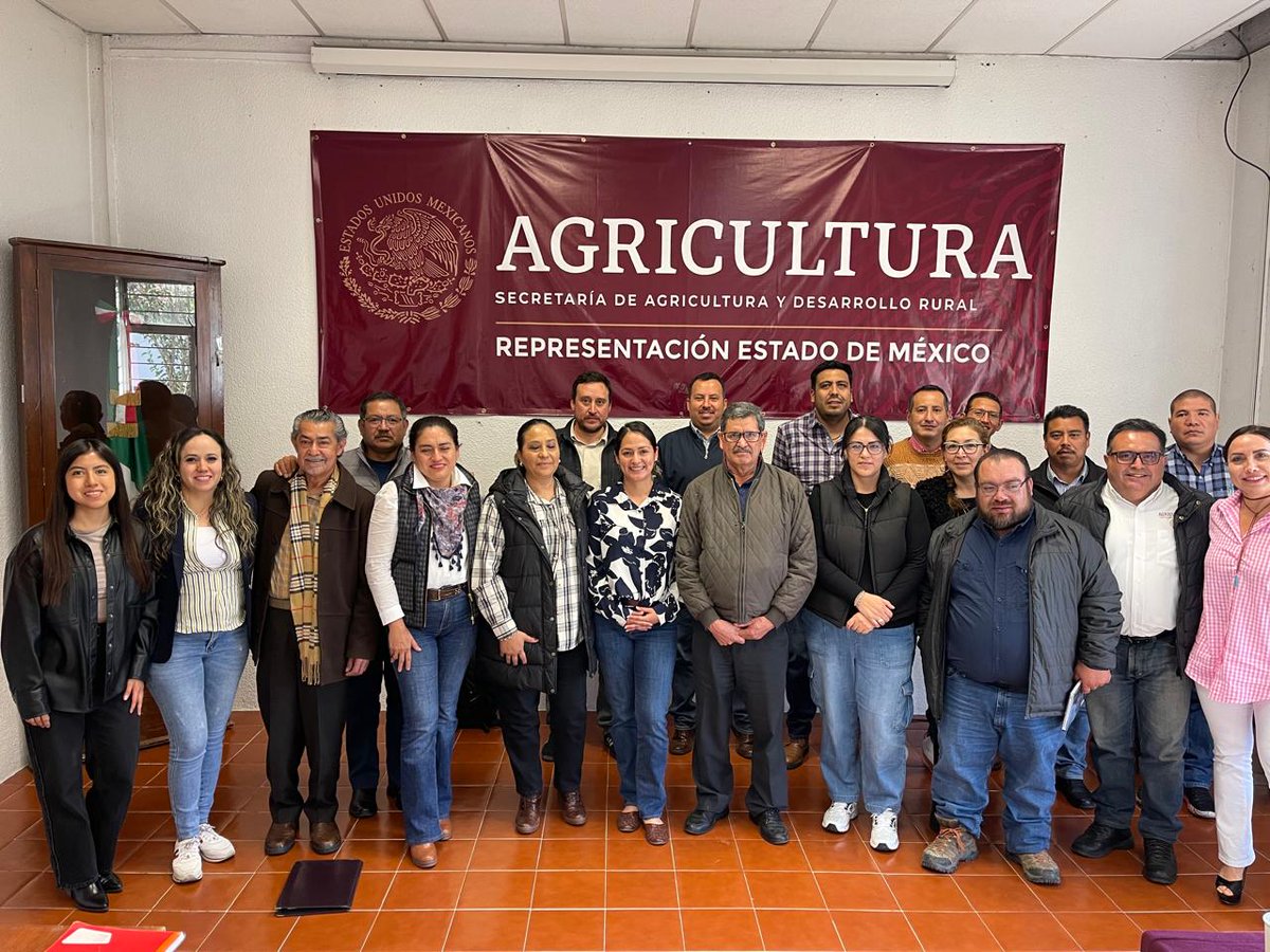 agriculturaEmex's tweet photo. Nos reunimos con la Coordinadora Estatal y los técnicos integradores, para coordinar acciones de implementación de la Estrategia de Capacitación y Transición Agroecológica en el #Edoméx

#AgriculturaEnTerritorio https://t.co/UlZPhwJFv1