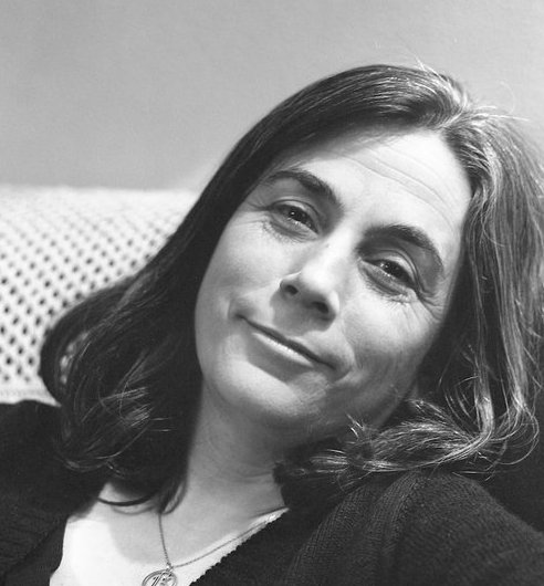 «No hay en otros ensayistas españoles una voz como la suya que convierte cualquier abstracción en un cuento».

#CarmenMartínGaite, la #escritora de nunca acabar; <a href="/aguilarandreaf/">Andrea Aguilar</a> elpais.com/babelia/2025-0…