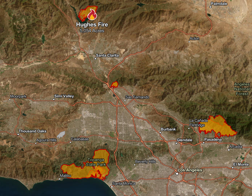 Here is the location of the #HughesFire in relation to the Palisades Fire (bottom left) and Eaton Fire (bottom right) perimeters. trib.al/WxSBc80