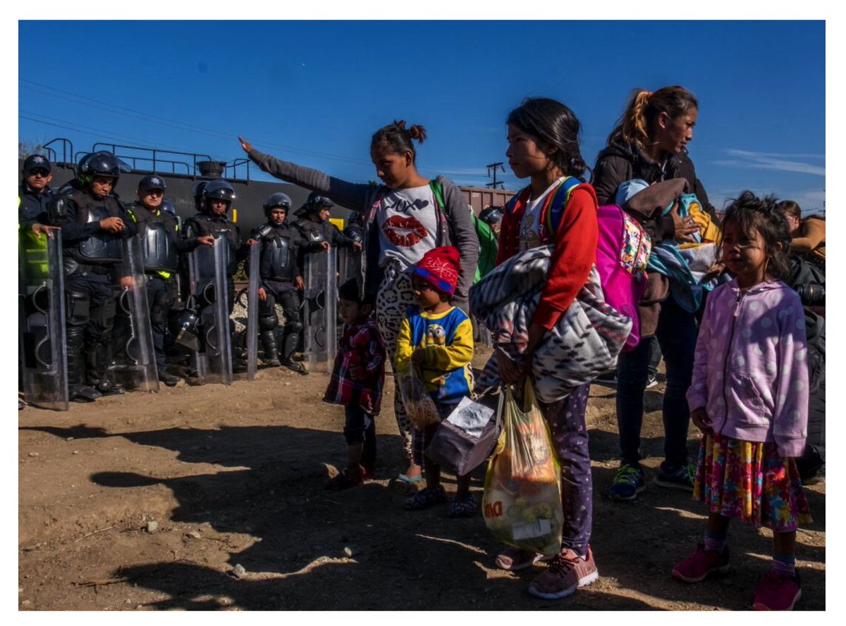 javierbauluz's tweet image. Frente al muro de Trump 
Represión. Capítulo 3.
Por @javierbauluz
Publicados en @UniNoticias Diciembre 2018 
👇👇👇univision.com/noticias/inmig…