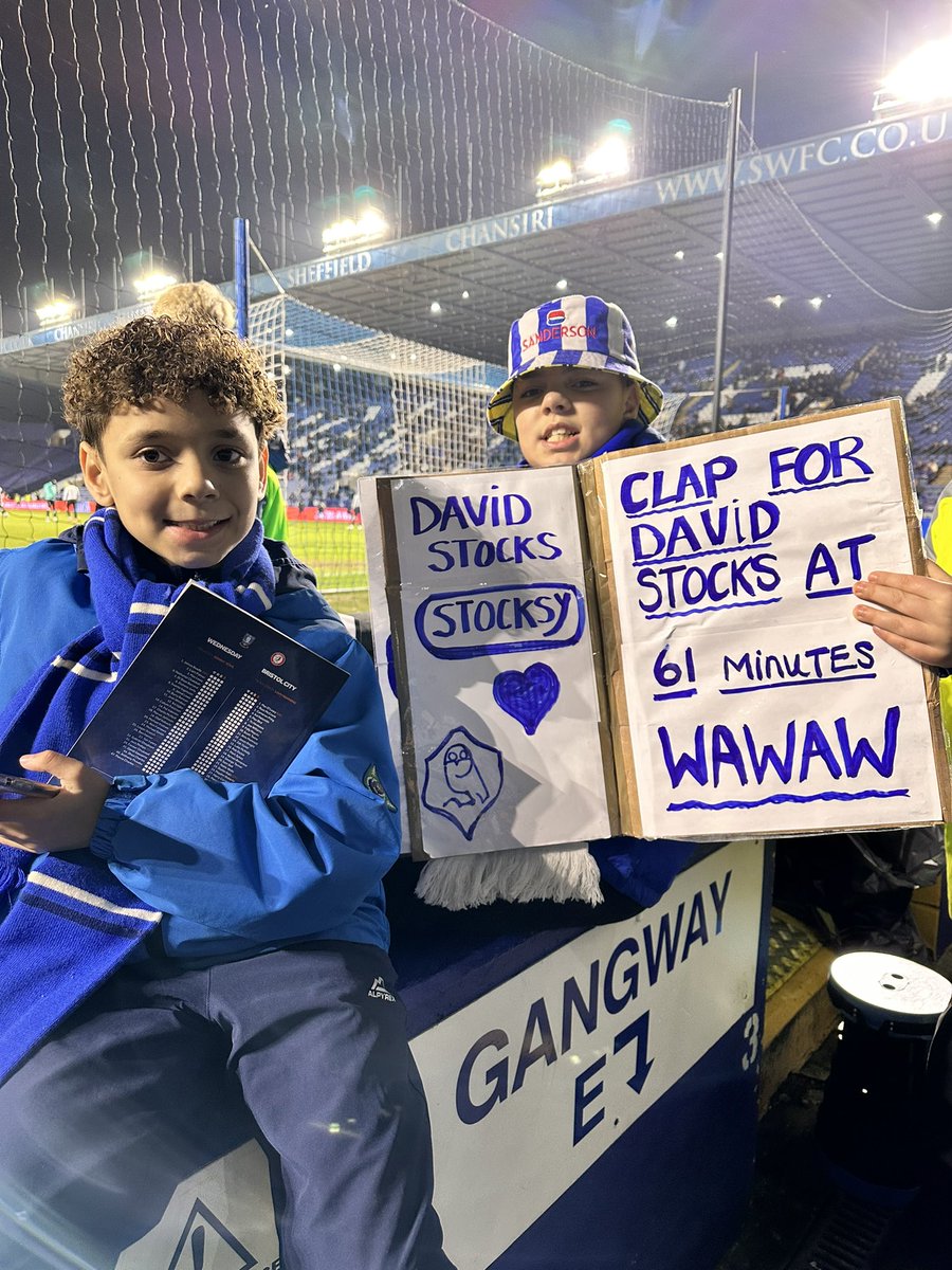 KellyBarrett01's tweet photo. Well done #wednesdayites for the round of applause for David Stocks π sending hugs . . Big thank u to his grandkids who let me take their picture to share far and wide
#SWFC
#WAWAW
#OWLS
ππ€π¦
#UTO https://t.co/uWGLlQmooK