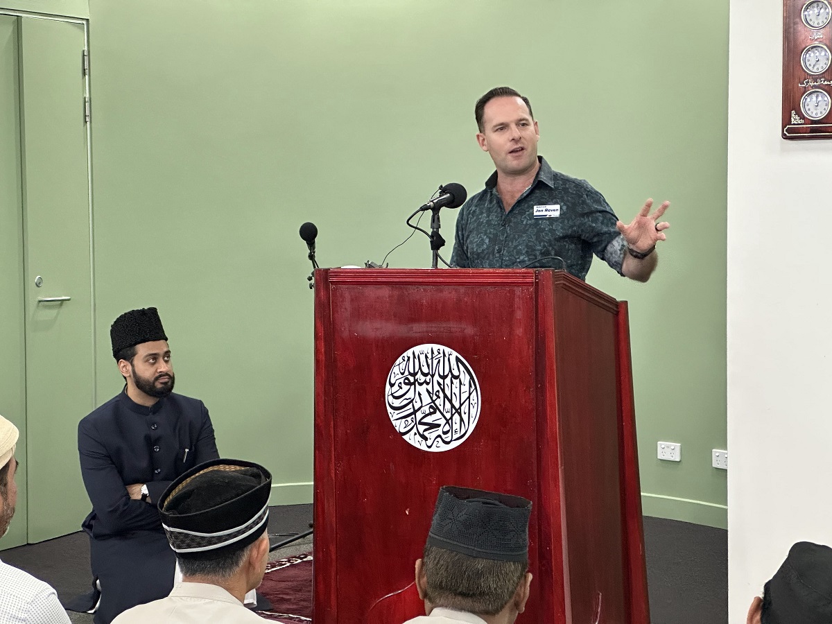 AhmadiyyaQLD's tweet photo. Last Friday, @MayorJonRaven prayed with us at Bait-ul-Masroor. While addressing the jumu'a gathering he said, "Learning about your youth’s trust in prayer at the sports tournament was amazing. Hold on to your identity—it’s what makes Logan unique and strong." #logancity https://t.co/15clTsATWe