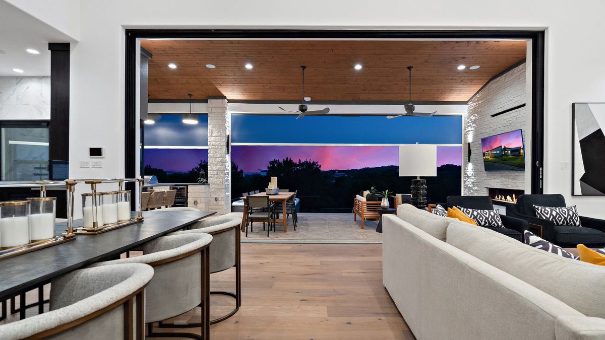 SterlingHomes's tweet photo. Seamlessly blending indoor and outdoor living, this Sterling Custom Home showcases perfect synergy between the kitchen, living, and outdoor spaces. Designed for connection and effortless flow, it’s the ideal setting for hosting and making memories 🏡✨ https://t.co/nqzQxq10KW