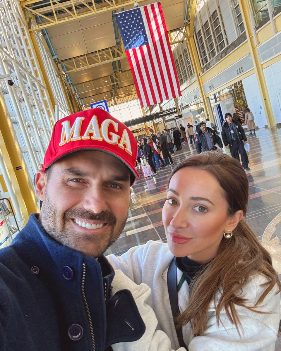 BolsonaroSP's tweet image. Os Estados Unidos são como aquele aluno exemplar da escola: destaque nos esportes, líder nos estudos e sempre rodeado pelas melhores oportunidades. Ele usa seu talento e esforço para crescer e ainda convida outros a fazerem parte do grupo dos melhores, compartilhando caminhos de