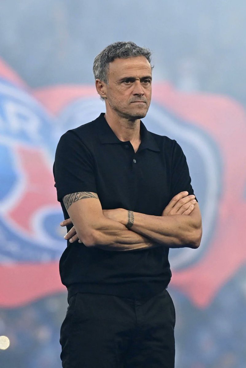 LMDPSG's tweet image. Lucho 🗣️ « Je n'ai jamais vu les supporters d'une grande équipe encourager comme ça à 2-0.

On a les meilleurs supporters du monde ! Je leur dédie la victoire. » 🫶❤️💙