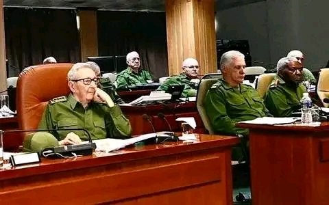 Comparto con ustedes la imagen más linda del día de hoy.
Con el Pie en el Estribo!!
#RaúlEsRaúl
#Bastión2024