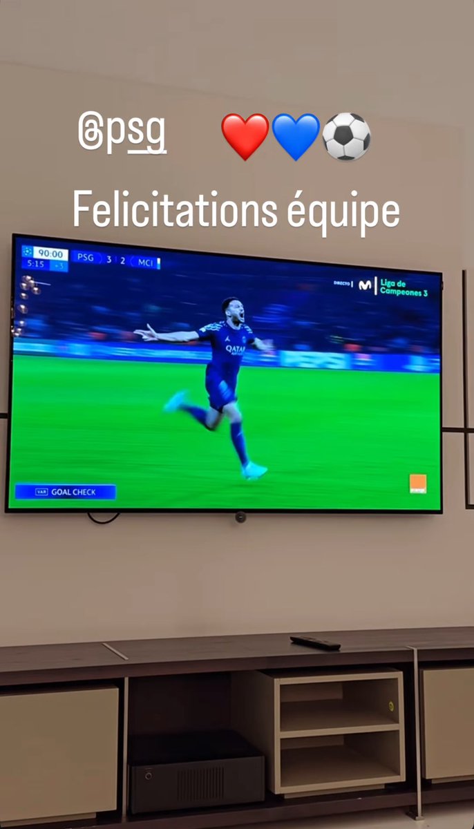 📲 Javier Pastore 🇦🇷 en story Instagram:

« PSG ❤️💙⚽️
Félicitations équipe »