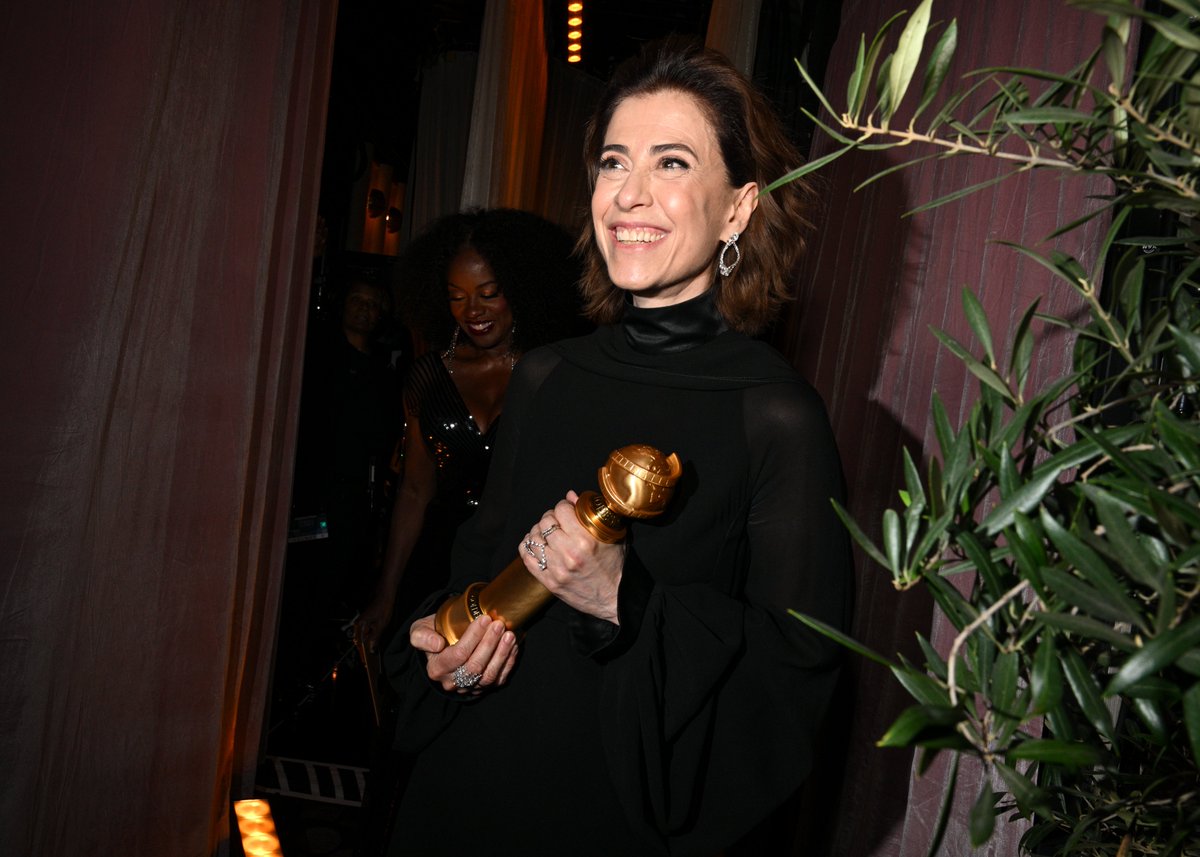 When you realize you just won the first #GoldenGlobes award for your country 🏆 🇧🇷