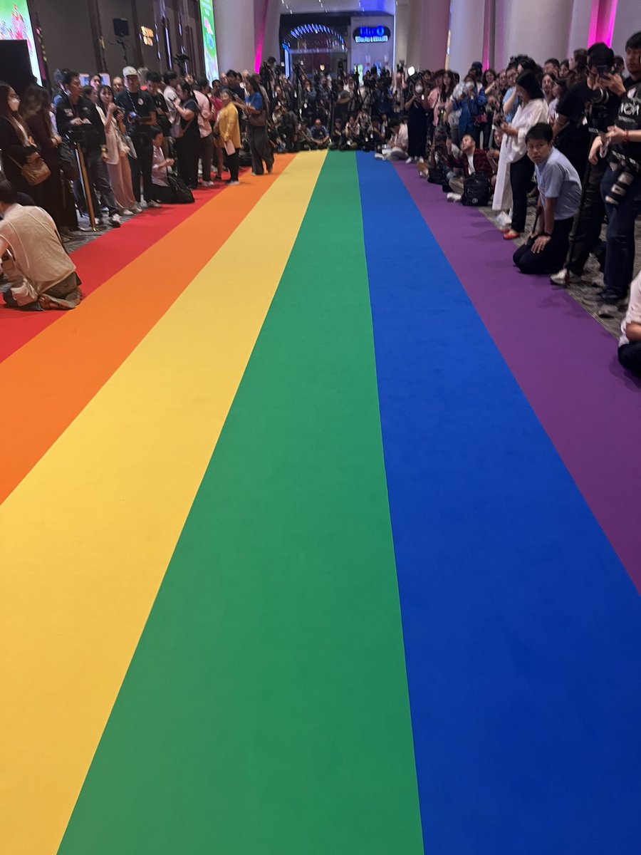 HemmerPatrick's tweet photo. Starting the year with Inclusivity. Thailand sets a historic milestone with the Marriage Equality Act coming into force today. Great event at Siam Paragon. 
#SameSexMarriage #MarriageEquality 
#Bangkok #Thailand #SiamPiwat https://t.co/wfvzVYgtVl