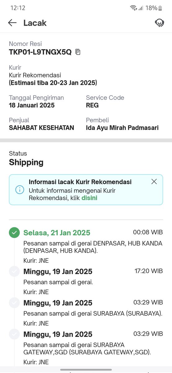 AT________01's tweet photo. @JNECare pagi tolong dibantu paket saya 2 hari tidak bergerak ini obat untuk orang tua saya yang sakit https://t.co/8lw2Ea5CWH