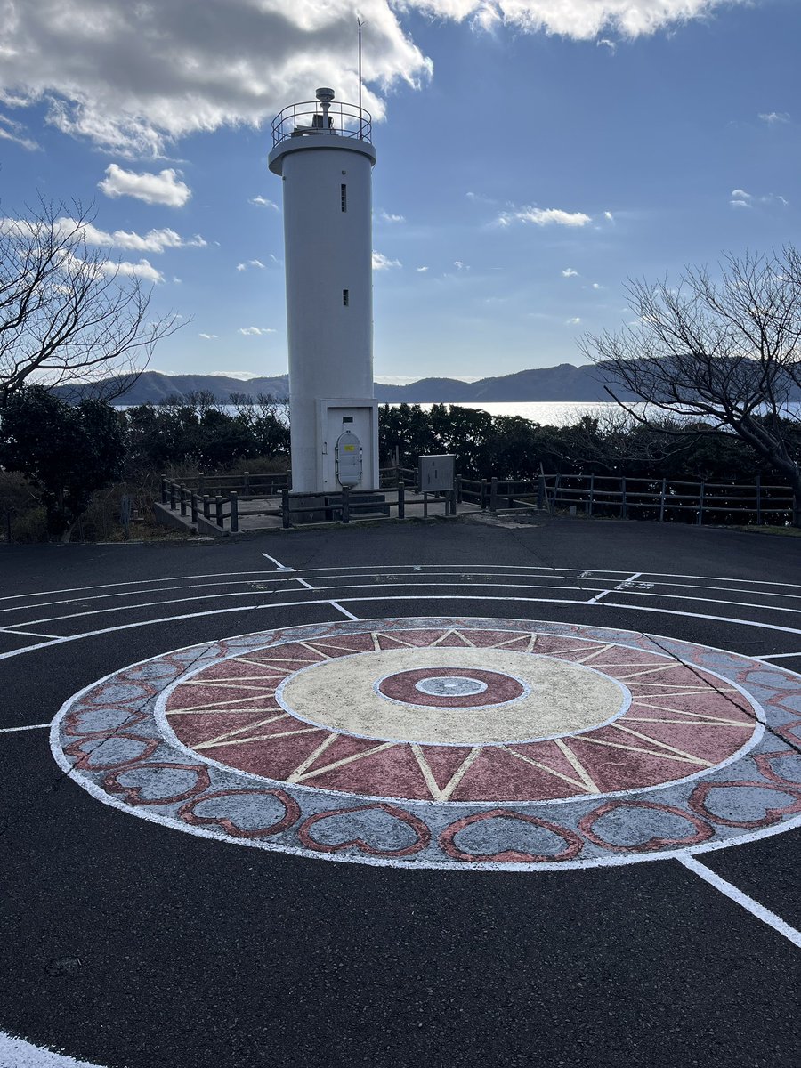 kazukiTC's tweet photo. 海士町の崎は私の祖父生まれ故郷です。なので少し遠い親戚にあたる人がたくさんいます
祖父のいとこが崎を案内してくれて他の祖父のいとこにもご挨拶出来ました
血の縁がこんなにもあるなんて驚きですし何かやはりただの縁とは別な気もします
また帰ってくる場所がひとつ増えました
#TOUCA #海士 #隠岐 https://t.co/yIL4zX0FhA