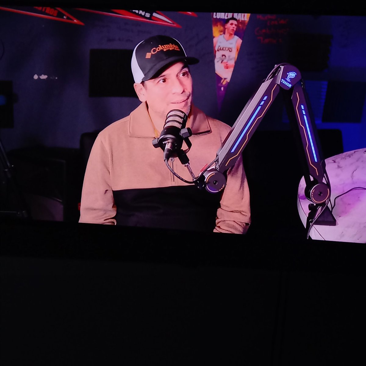 leslykeren's tweet photo. Viendo al hermoso😍❤❤ @bobbypulido425 https://t.co/H7ssKuZFwD