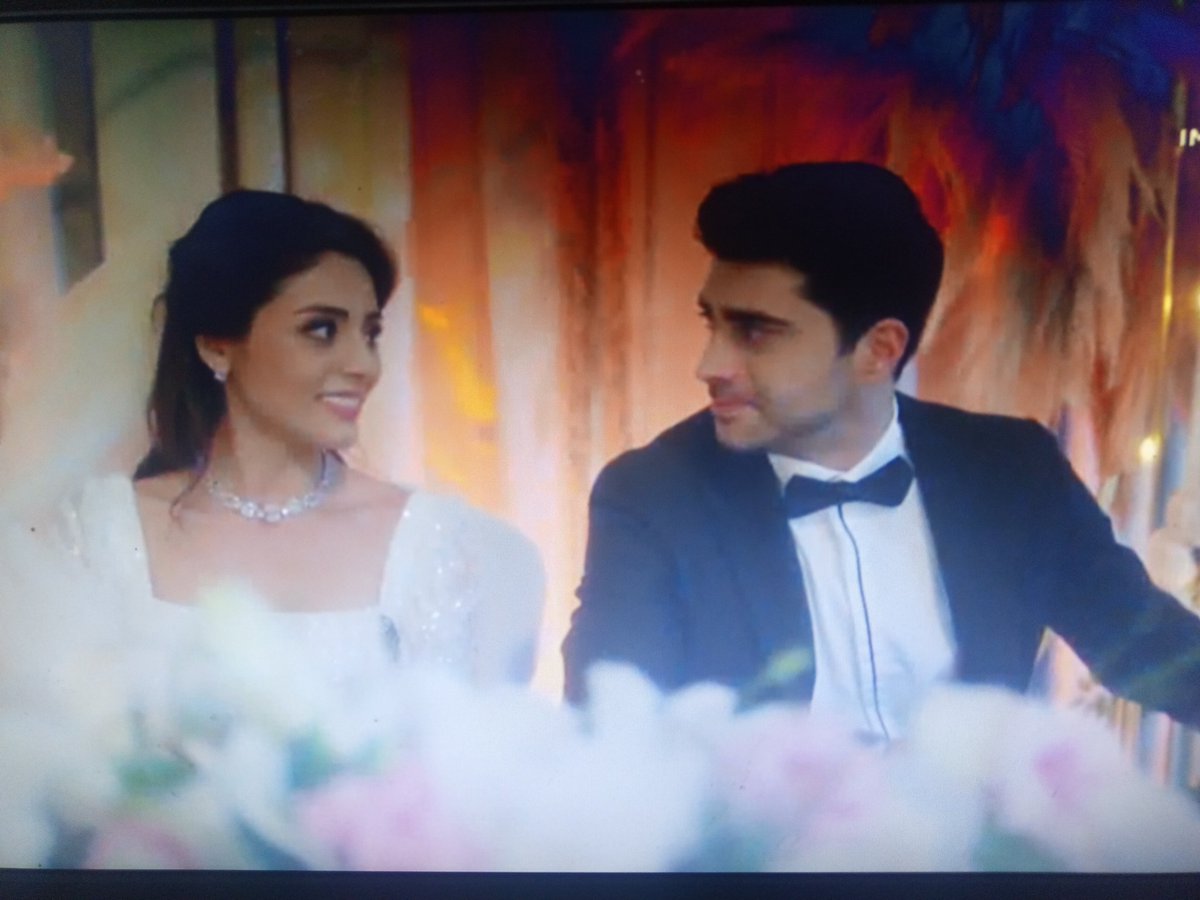 Arriba los Novios!
#PorUnAmorTV