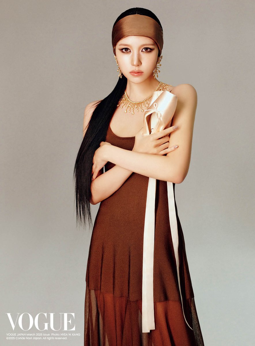 voguejp's tweet photo. 10年、そして、デビューまでの道のりの数年間を加えた彼女の長い歳月は、伝統を重ねるメゾンやオートクチュールが持つ高尚なもの作りとシンクロする。

そんな #MINA が、今までを振り返って語ったこととは？
https://t.co/TnC3PoXEav

#TWICE #MINAxVOGUEJAPAN

Talent:  MINA from TWICE in Boucheron and FENDI
Photographer:  HYEA W. KANG
Stylist: SOYUL OH and SEONGHUI KIM
Hair:  Jang Yuunjung
Makeup: Chaewon Son and Naryeong Kim 
Manicure: Yuko
Ballerinas: Keina Nakajima, Mai Okushima and Ree Ishikawa
Ballerina Coordination: Daichi Matsuno
Set Design: Takashi Imayoshi
Movement Director: Chikako Takemoto
On Set Assistant: Jooyoun Lee
Sitting Editor: Misaki Suzuki 
Global Creative Director: Raúl Martinez
Head of Editorial Content: Tiffany Godoy
Consulting Art Director: Tomoyuki Yonezu
Fashion Director: Emi Kameoka
Fashion Editor Masayo Ugawa
Text: Toru Mitani