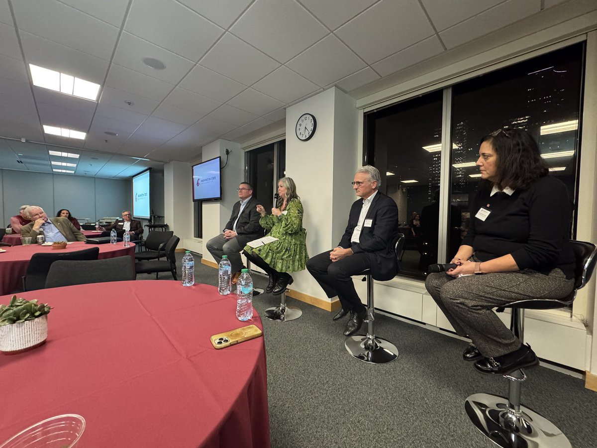 alexpietsch's tweet photo. I was pleased to join @WSU_Cougar_Pres and the @wsu Board of Regents for a discussion tonight at the @SeattleChamber. CEO Rachel Smith and @waroundtable CEO Steve Mullin shared issues facing #HigherEd and how WSU can be even more visible and relevant in the region. #GoCougs https://t.co/p2uuljg0vC