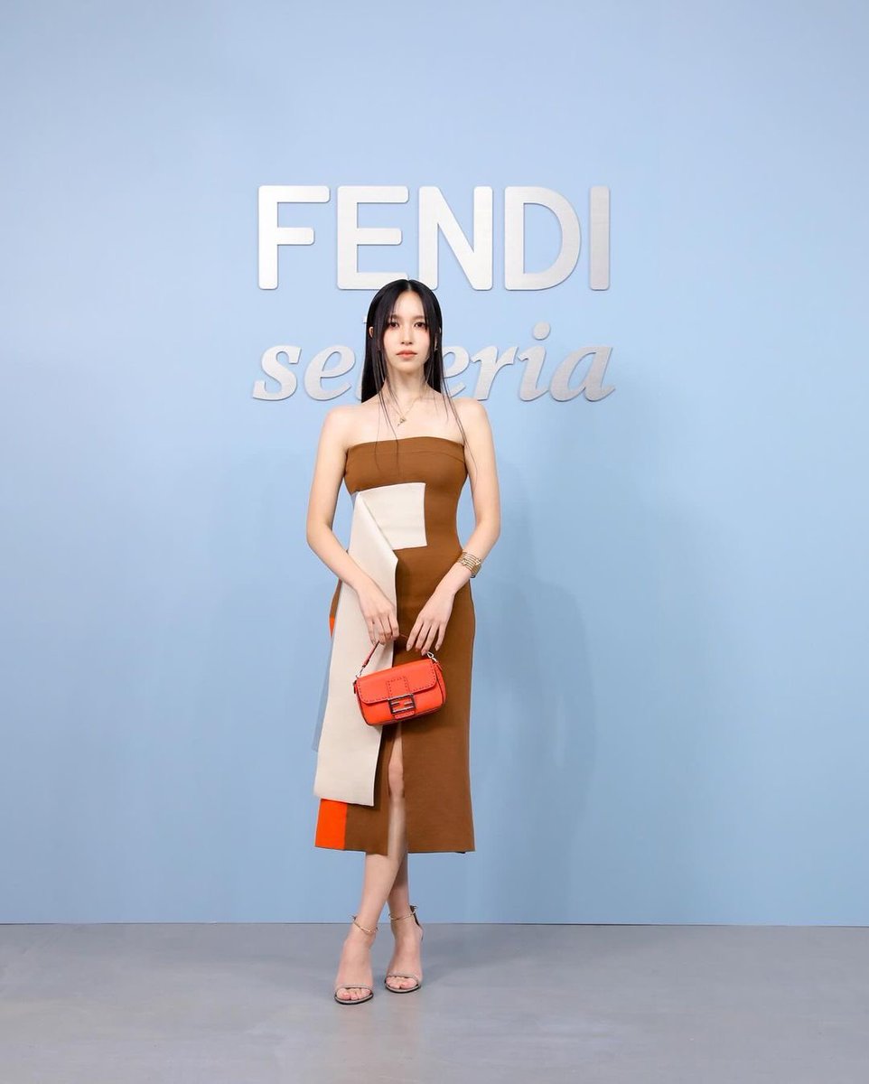 rozuemarie's tweet image. ㅤ
𝐞𝐥𝐨𝐫𝐚._.𝐦𝐨𝐨𝐧 Instagram Update
———————————————

I visited the Femdi Selleria Pop-up Store! It's an amazing Pop-up Store where you can see the leather artisans working right in front of you and get a valuable experience.
ㅤ