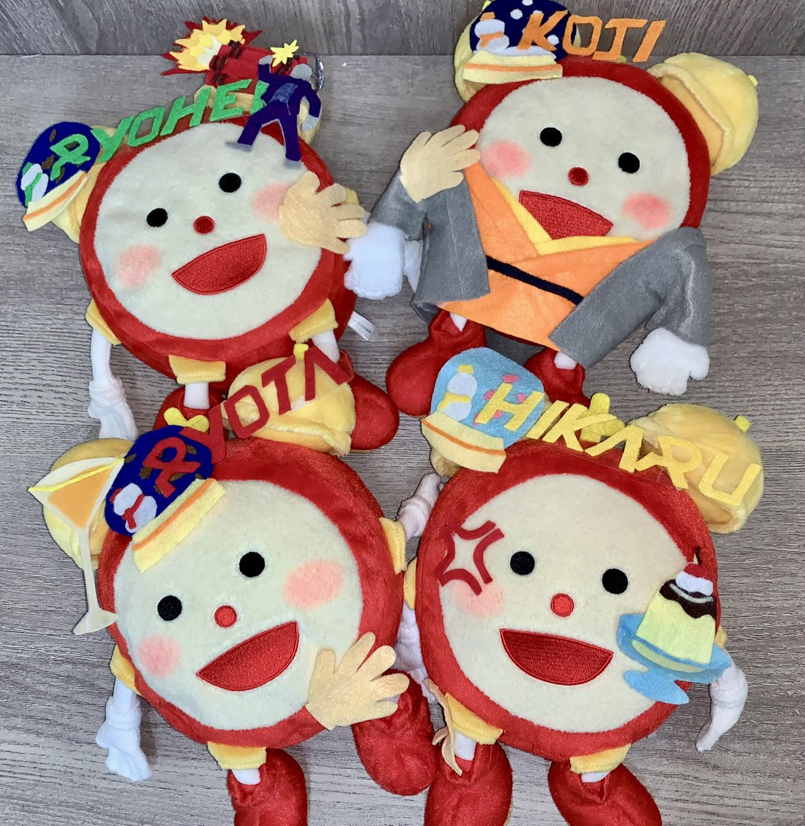 cx_mezamashi's tweet photo. きょう放送の #SnowMan のインタビューで僕 #めざましくん に気づいてくれたかな⏰
#めざまし手芸部 が5周年をお祝い🎉今までのシングルのモチーフをプラス💖それぞれをメンバー同士で当てっこ😆 #目黒蓮 さんと #佐久間大介 さんがすぐに当てたよ👏
手の位置にも注目してね🖐️

#めざましテレビ https://t.co/JDgjbZmhH1