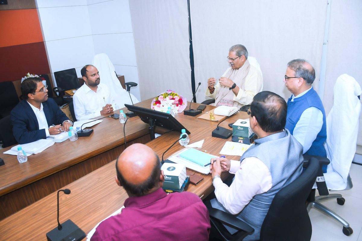 KVSinghDeo1's tweet photo. Held a constructive meeting with the Principal Secretary, Energy Department and Managing Director, GRIDCO at Kharavela Bhawan today.

ଖାରବେଳ ଭବନରେ ଶକ୍ତି ବିଭାଗ ର ମୁଖ୍ୟ ସଚିବ ଓ GRIDCO ର ପରିଚାଳନା ନିର୍ଦ୍ଦେଶକ ଙ୍କ ସହ ଏକ ସୌଜନ୍ୟମୂଳକ ବୈଠକ ରେ ଯୋଗ ଦେଇ ବିଭିନ୍ନ ଉନ୍ନୟନମୂଳକ କାର୍ଯ୍ୟ ଉପରେ ଆଲୋଚନା କରିଥିଲି।

@energyodi
#EnergyForAll #SustainableOdisha #PoweringProgress #OdishaDevelopment #EnergyInfrastructure #RenewableEnergy #GridResilience #EnergyInnovation #OdishaForward #LeadershipInAction