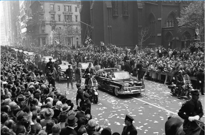 tributoecua's tweet photo. @SinSentidoCPE Recibimiento que se le hiciera en Estados Unidos al Excelentísimo señor Presidente de la República del Ecuador, señor Galo Plaza Lasso en su visita en Junio de 1951. 

HAY QUE REVISAR LA HISTORIA PARA NO  SER VICTIMAS DE LA ASTUTA PROMOCIÓN Y CAER EN LA  DESINFORMACIÓ https://t.co/JpoFAjmxYH