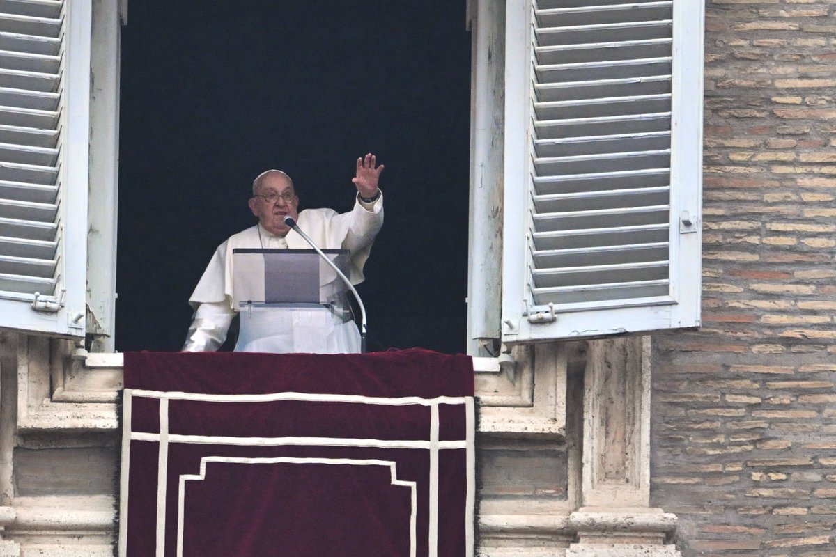 scottcapurro's tweet photo. At it as well #NaziSalute #NaziPope #FascistFrancis @AliceRadio @joerogan @elonmusk @guardian @LeoKearse @andrewdoyle_com @joekennedy @BBCNews @nytimes @GBNEWS @FoxNews https://t.co/LJpiOknWRx