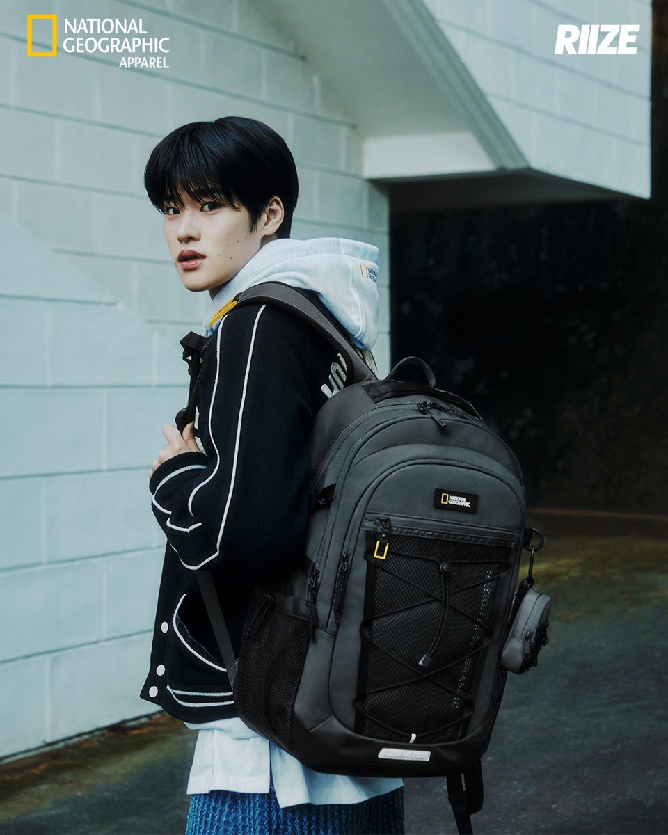 ng_apparel_kr's tweet image. 𝙉𝙖𝙩𝙞𝙤𝙣𝙖𝙡 𝙂𝙚𝙤𝙜𝙧𝙖𝙥𝙝𝙞𝙘 𝘼𝙥𝙥𝙖𝙧𝙚𝙡
𝙬𝙞𝙩𝙝 𝙍𝙄𝙄𝙕𝙀｜𝘼 𝙉𝙀𝙒 𝘾𝙃𝘼𝙋𝙏𝙀𝙍🏫

A NEW CHAPTER : AFTER SCHOOL
내셔널지오그래픽 with 라이즈 (@RIIZE_official)

🛹25SS BAG COLLECTION
▫BAG : 브레이브 백팩 (GREY)
▫SHOES : 컨투어 프리즈 (IVORY)

즐거움이 가득한