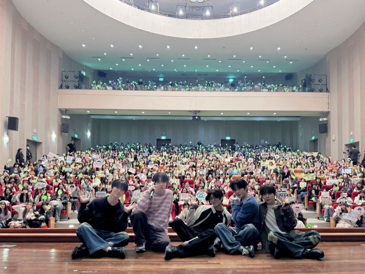 It was amazing meeting all of you in Taipei! Thank you so much to all the Czennies who came out and showed us so much love. Your energy was incredible! We'll cherish these memories forever. See you next time, Taipei!