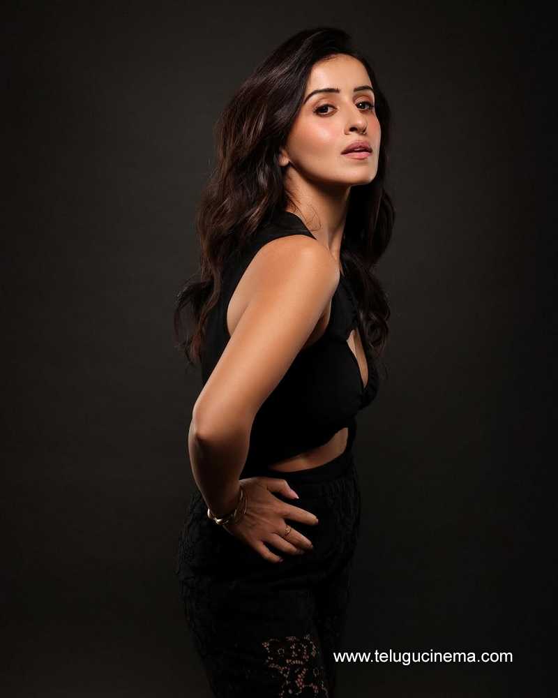 thetelugucinema's tweet image. Photos : Anshu moves like a snake

#AnshulMohan 

telugucinema.com/actress/anshu-…