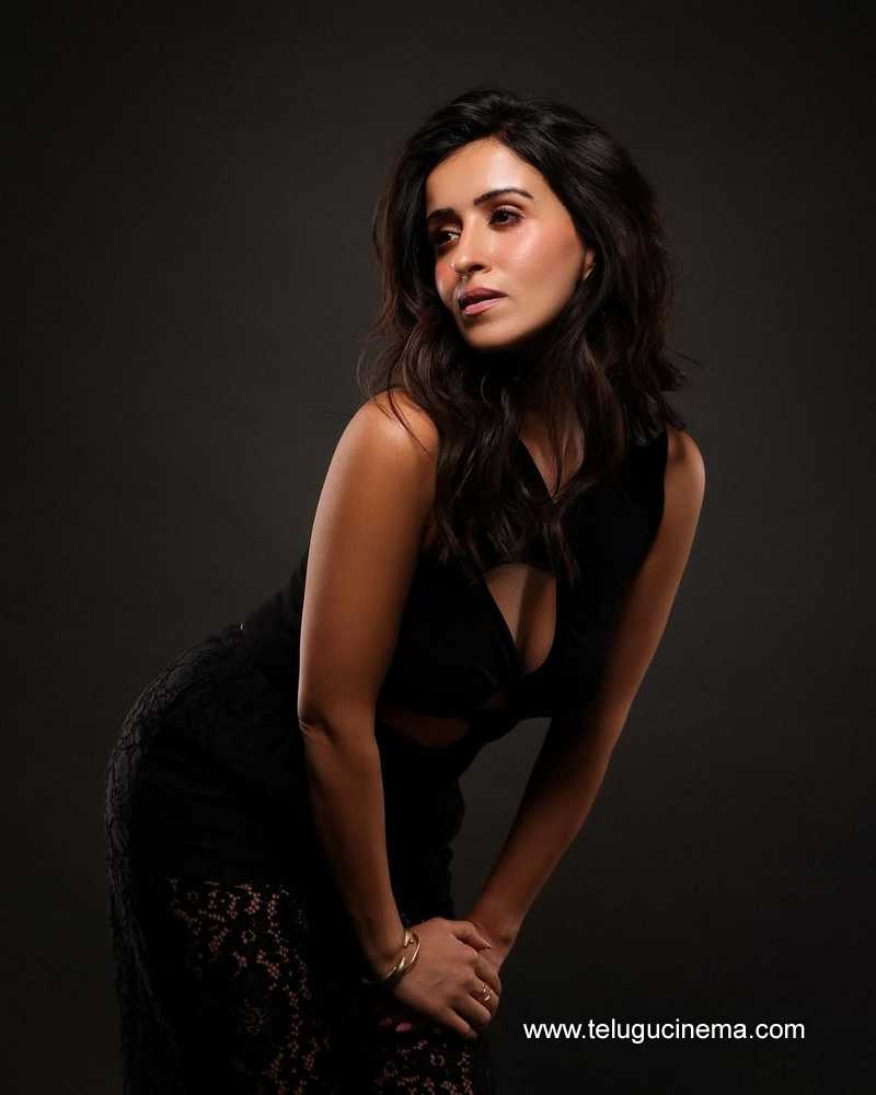 thetelugucinema's tweet image. Photos : Anshu moves like a snake

#AnshulMohan 

telugucinema.com/actress/anshu-…