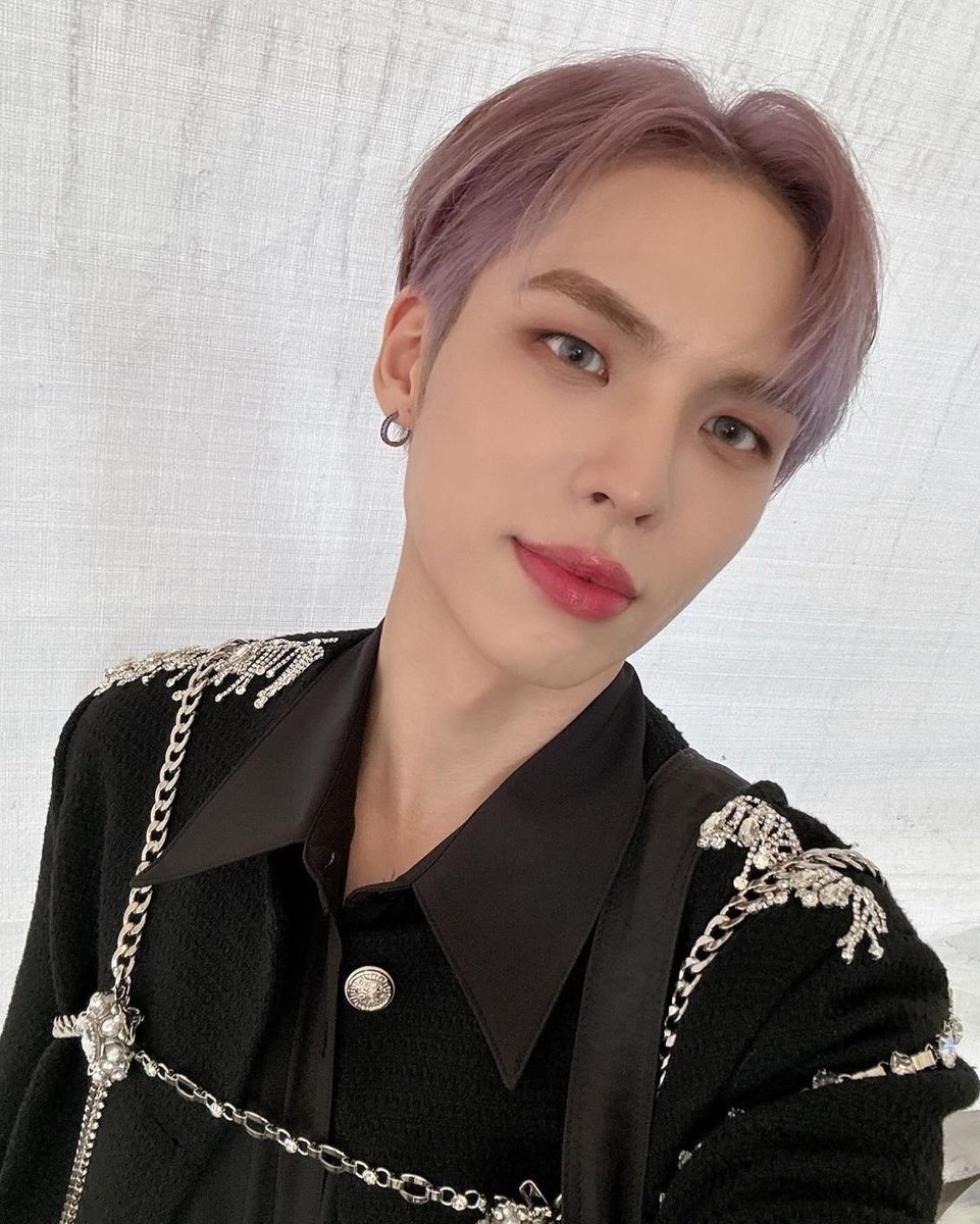 bts_army4lyfe's tweet photo. We a lil late to the party, but then again a queen is never late everyone else is simply early🤴🏻💙👸🏾
#CIX #씨아이엑스 #BX #이병곤
#FIX #FixSelcaDay #FSD @CIX_twt https://t.co/LbjJXEJKhp