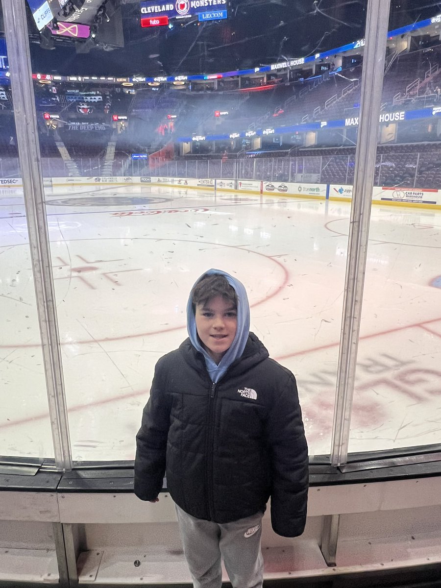 ColleenMarieW's tweet photo. First Hockey game!! @monstershockey #letsgomonsters https://t.co/mK7jDxGMrq