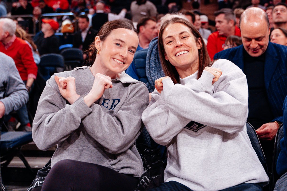 Thanks for stopping by, <a href="/roselavelle/">Rose Lavelle</a> and <a href="/kelleymohara/">Kelley O'Hara</a>! 🇺🇸⚽️

#LetsGoX | ALL IN