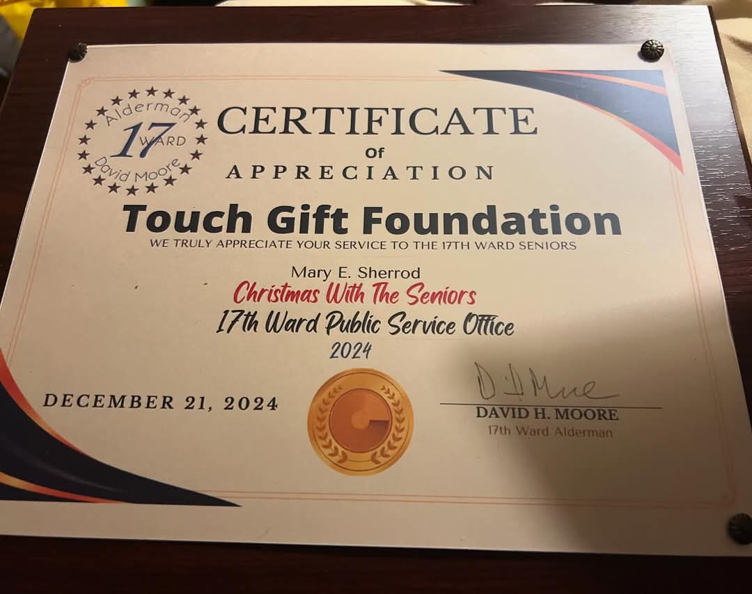 Two great Queens who deserved their flowers from Alderman Moore in the 17th Ward. We are proud of Ms. Owens and Ms. Robinson. 👏🏾👏🏾👏🏾🎉