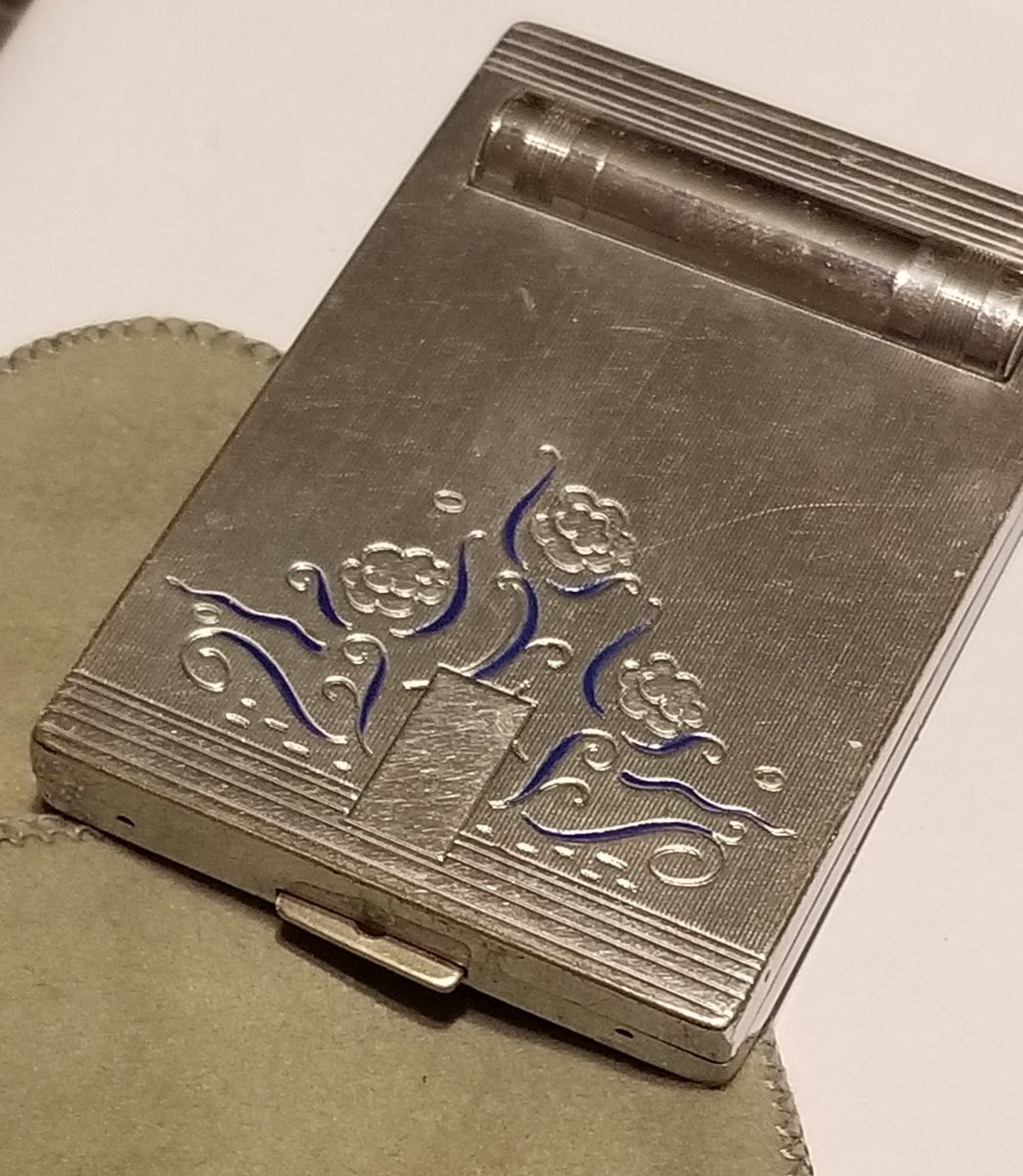 Bluebunnyxfab's tweet image. #collectable #designer #compactpowder #'50s
#NewYork #vintage #Lady 
#fashion 
ebay.com/itm/1768027025…