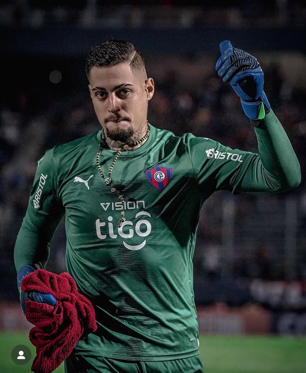 El único mejor arquero del fútbol paraguayo sigue estando en Paraguay señores 🔵🔴🇵🇾