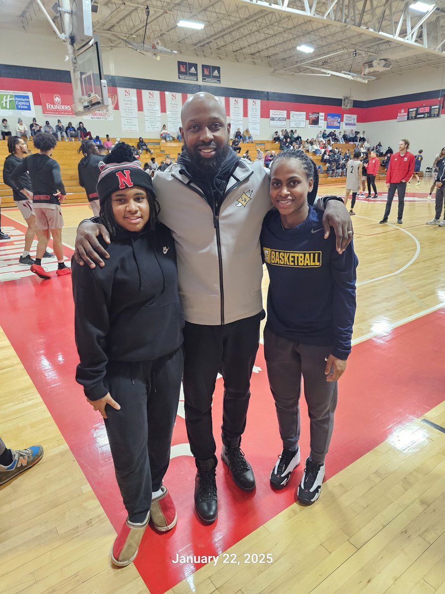 Checking out the college hoopers <a href="/cheeseboro2024/">Cheeseboro2024</a> <a href="/ShawnteannaTil2/">Shawnteanna Tillman</a> #DWDL