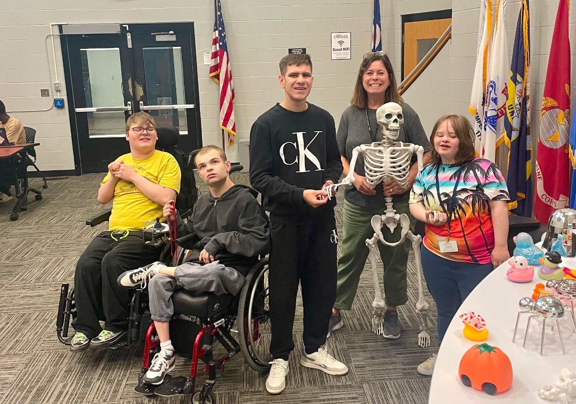 Ellen Bowmann tweet media