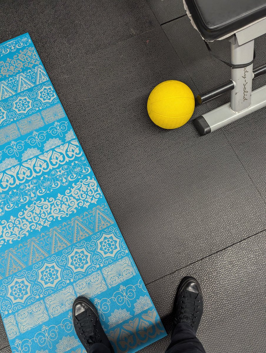 That_One_Guy124's tweet photo. Just finishing up at the gym and I remember watching Lanai's stream and she did some approximately 320 Russian twists so it inspired me to try it. I only did 62 before I tapped out. @MsVixen you're a fucking trooper buddy 💪 https://t.co/f61UT71ZEN