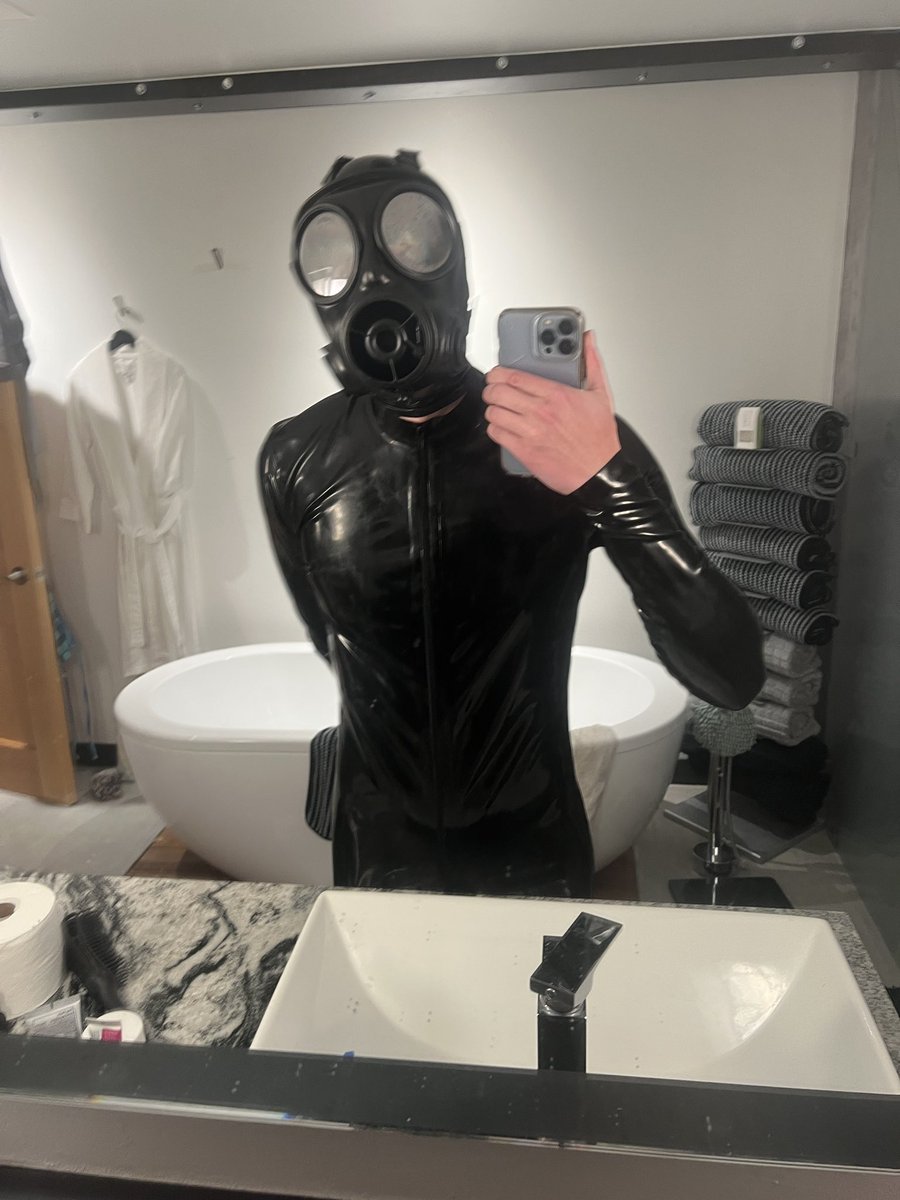 CockMyZombie's tweet photo. With my gas mask, I finally was able to become a locked rubber drone. Now just waiting for someone to force me to serve. https://t.co/KMFxh4Lj13