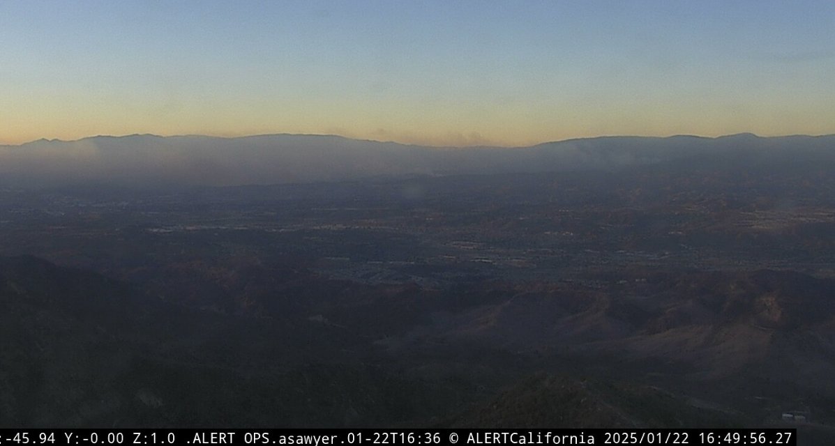 engineco16's tweet photo. #HughesFire is dying down real fast. Between the retardant drops and a slight wind change it's looking much better. https://t.co/M5T4zZ1z6v