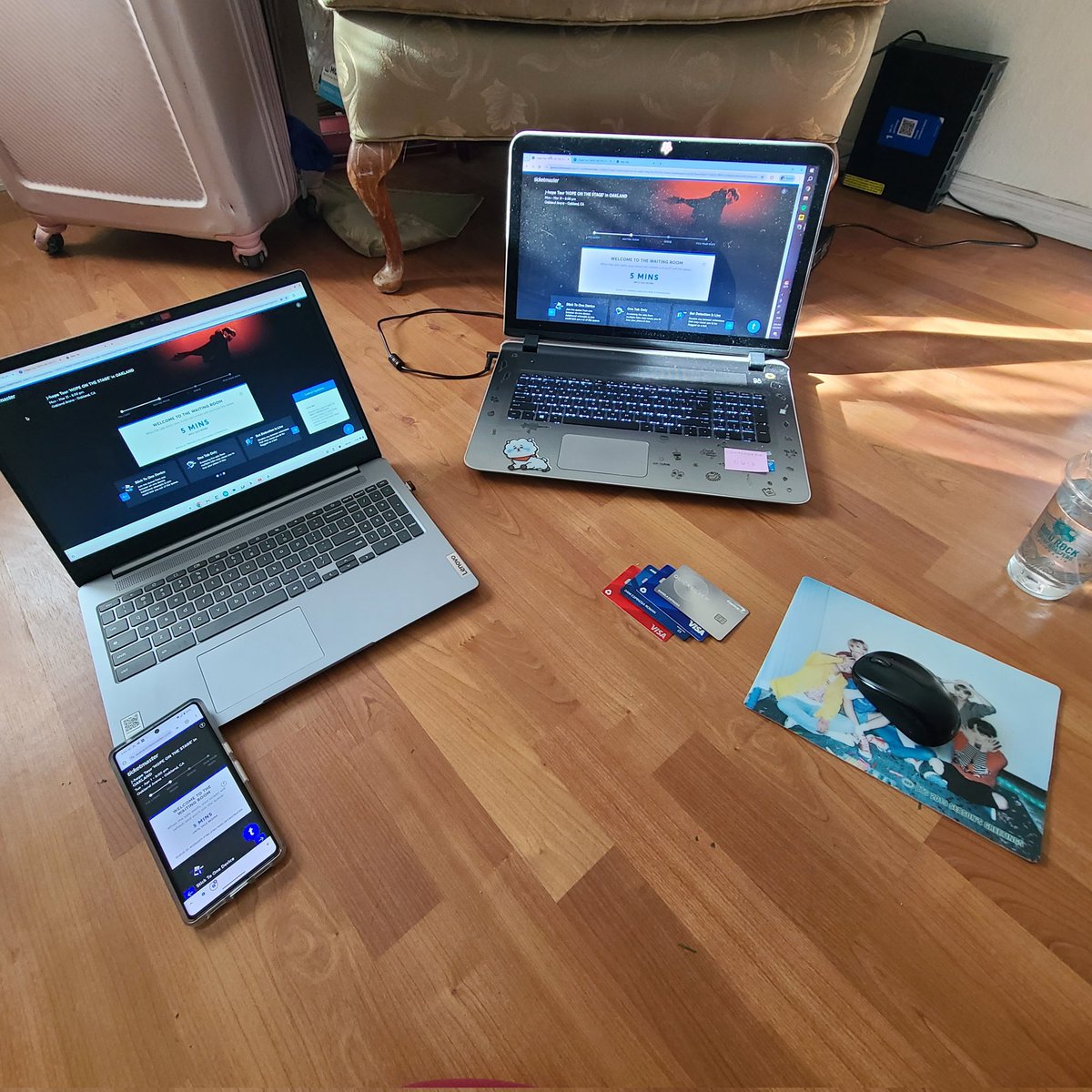 the setup was a success!! will be seeing hobi in oakland, i have extras to trade if anyone has chicago!! (stage, lower bowl)