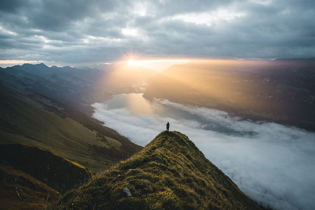 BethFratesMD's tweet photo. Food for thought for the evening....
Remember when you take the
 high road, you will always 
have the best 
view. 
🙏

#Nature #Kindness #BeKind #Compassion #sunset https://t.co/tHWf3ZZx6R