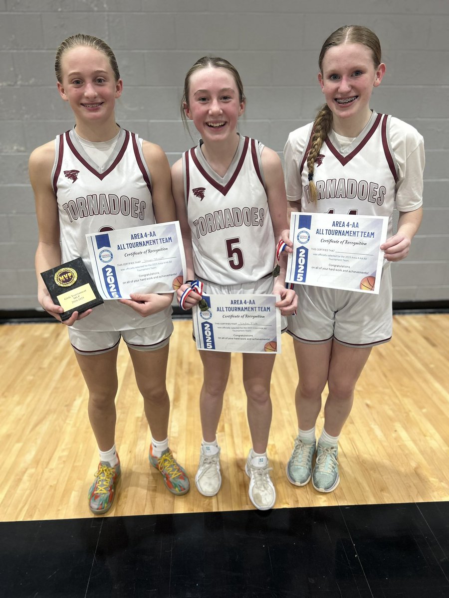 AlcoaMiddle's tweet photo. Help us celebrate the Area 4AA District Champions! Congratulations AMS Lady Ts on defeating Pigeon Forge with the final score of 47-25! Way to go Ladies!

Congrats also goes out to Maggie Baumann, Layton Flatt &amp; MVP Harper Stinnett for making the All-Tournamwnt Team! 🌪️🏀 https://t.co/pV3Gjq2zEu