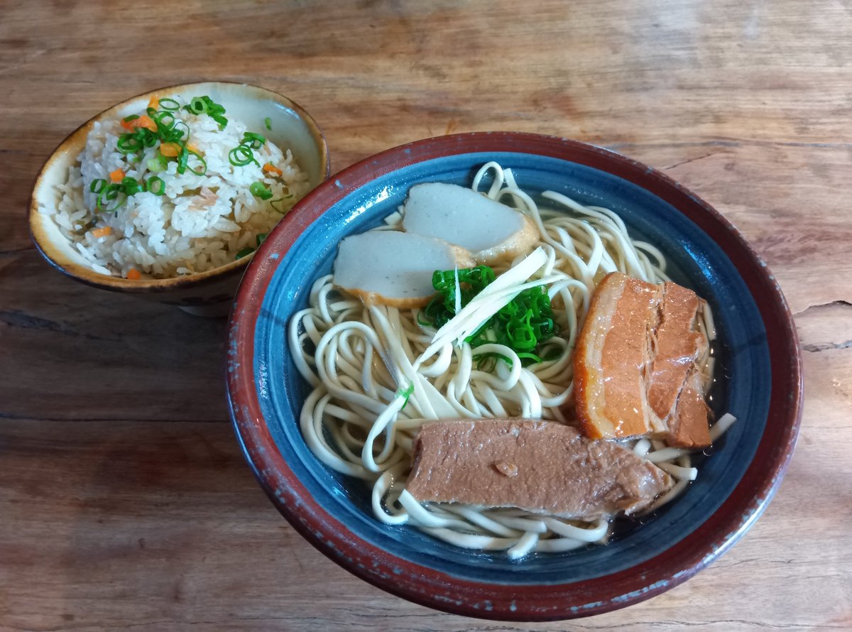 imoihcadako333's tweet photo. 首里そば（首里）
空港食堂（那覇空港）
首里そばは初めて行きましたー
やっぱり旅の締めは空港食堂です。 https://t.co/c3hgCu5jMS